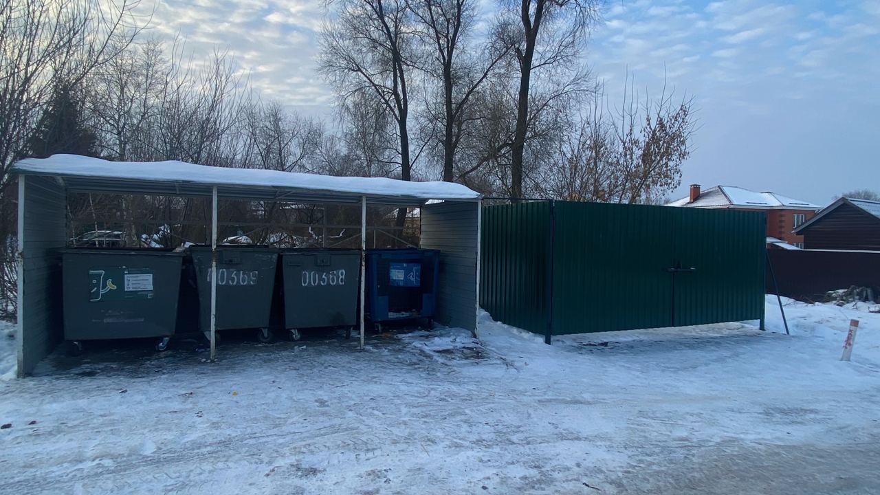 На контейнерной площадке на улице Октябрьская в Раменском установлен бункер-накопитель для крупногабаритных отходов