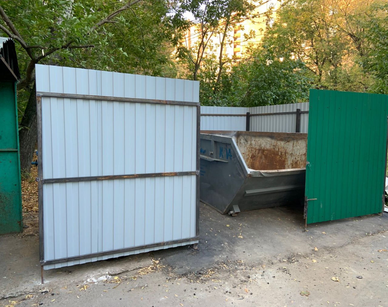 По результатам опроса жителей Красногорска перенесена контейнерная площадка на ул. Вокзальная