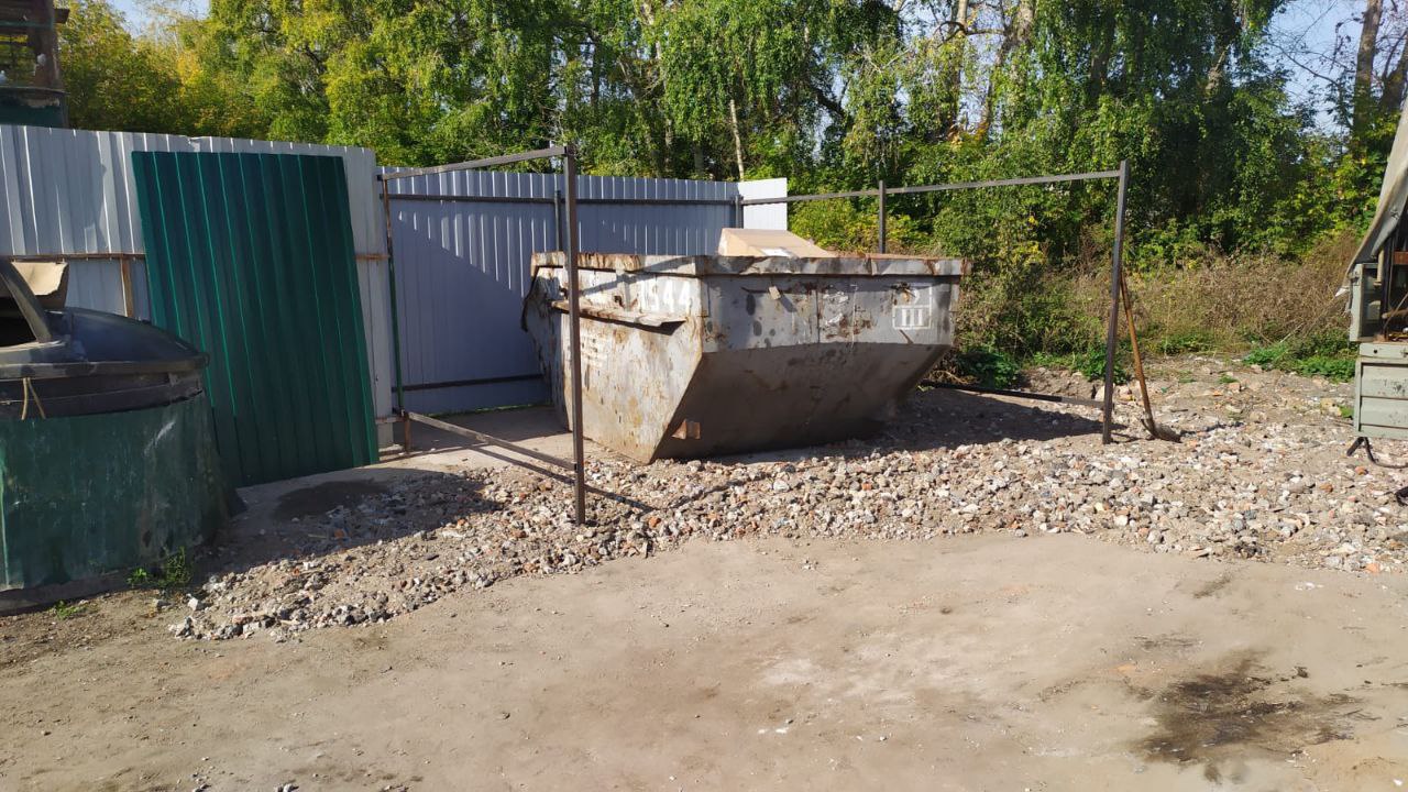 На контейнерной площадке в поселке Радужный в Коломне установлен бункер-накопитель для крупногабаритных отходов